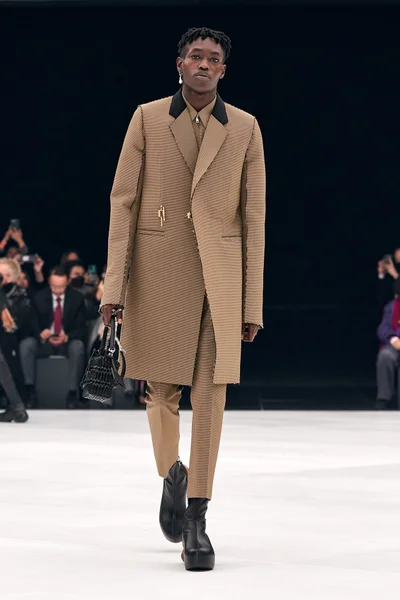 Look 19